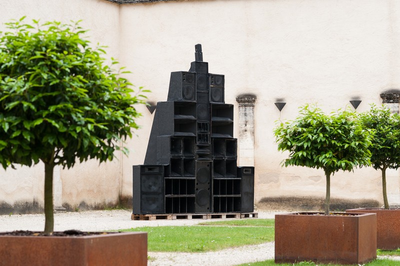 http://www.emileouroumov.fr/files/gimgs/th-30__EMO9688_web_v2.jpg